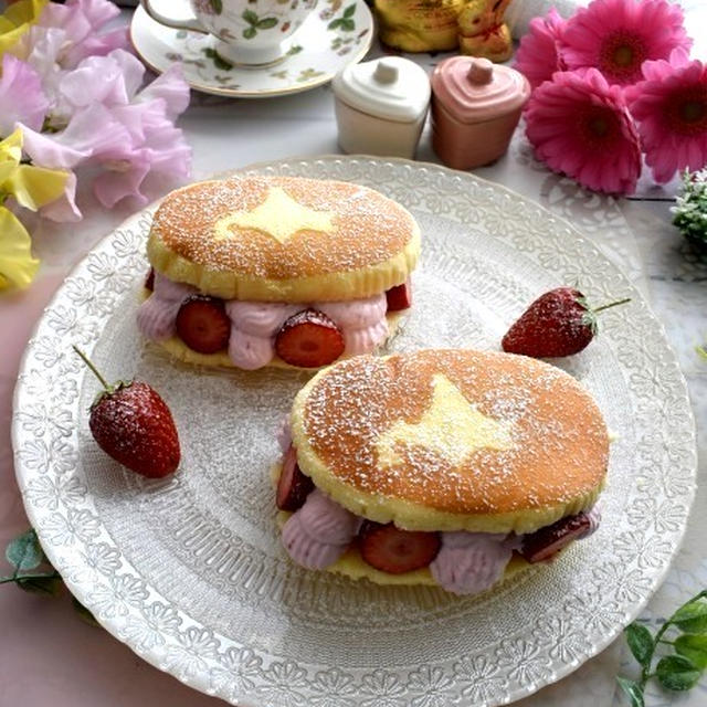 罪なおいしさ！チーズ蒸しケーキいちごクリームサンド