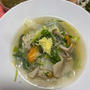 鶏団子と春雨の野菜たっぷりスープ