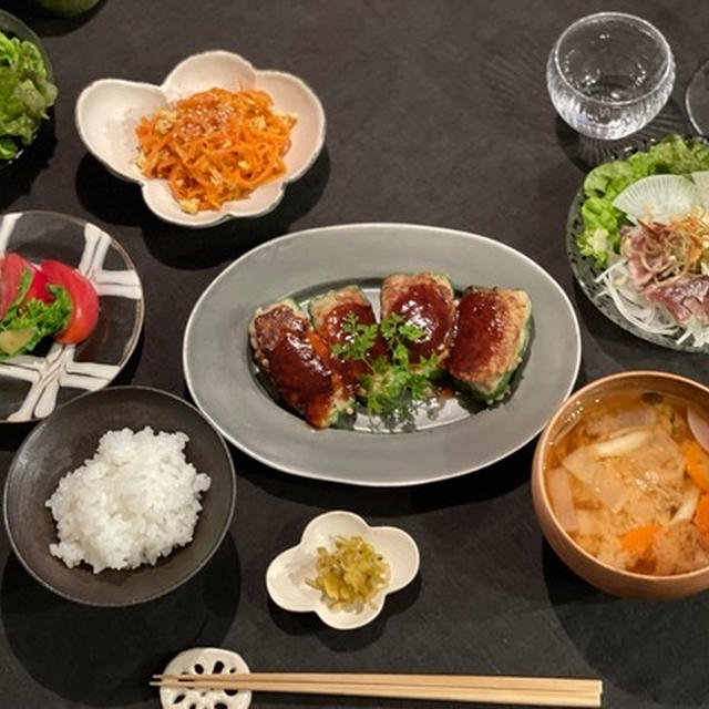 ピーマンの肉詰め定食の夜ごはんと、防災グッズを物色中。