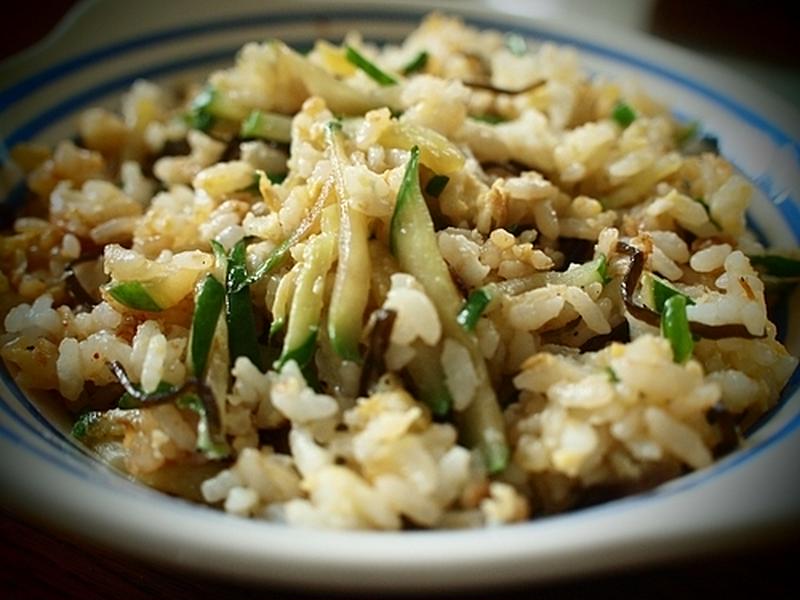 きゅうりと卵と塩昆布のチャーハン。　と花火