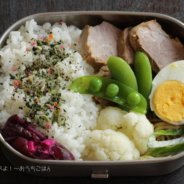 今日の中２男子弁当～煮豚とねぎ塩焼きそば☆祝！カレー弁当解禁！