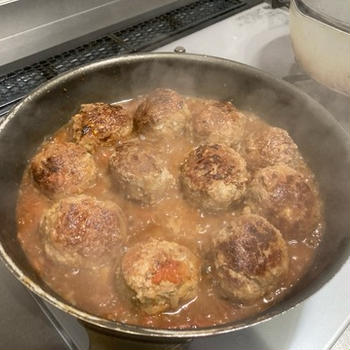 最近使った調味料で煮込みハンバーグ。(キッチン便り)