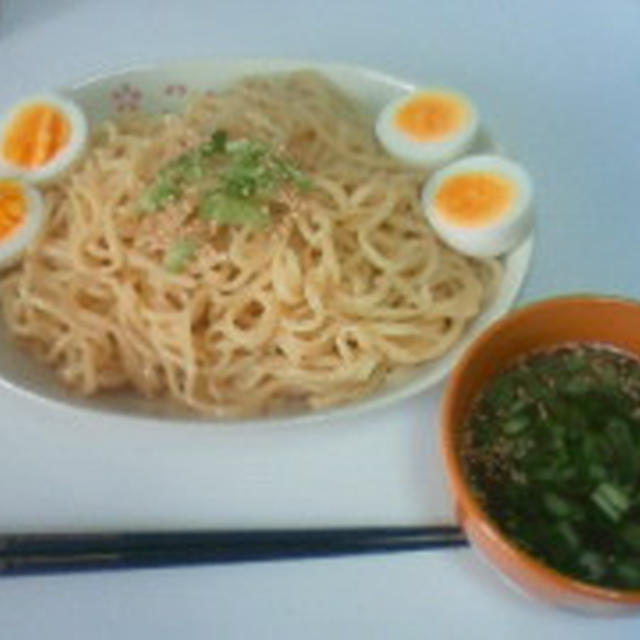 お昼はつけ麺