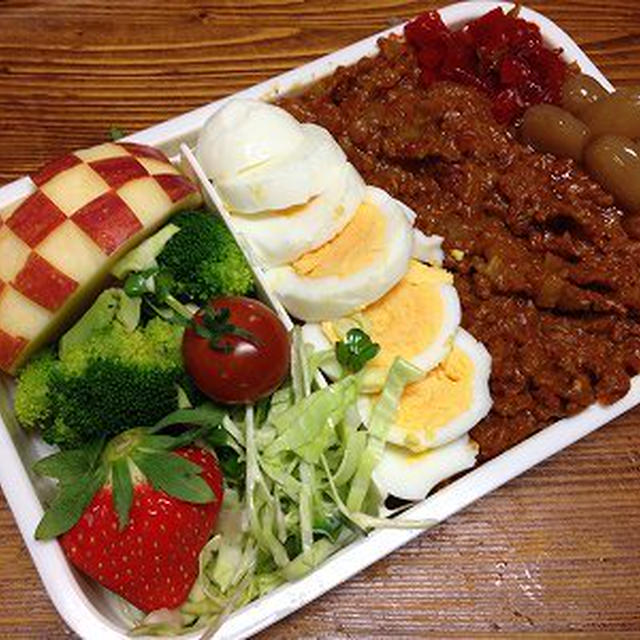 ドライカレー弁当。奥さんリクエストのしっぽく蕎麦