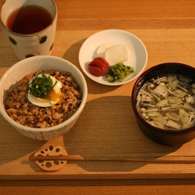 金曜のミニそぼろ丼と、ホッとしたこと。