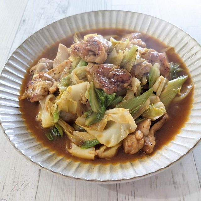 【春キャベツと筍と鶏肉の甘辛炒め煮】やみつきのおかずです！