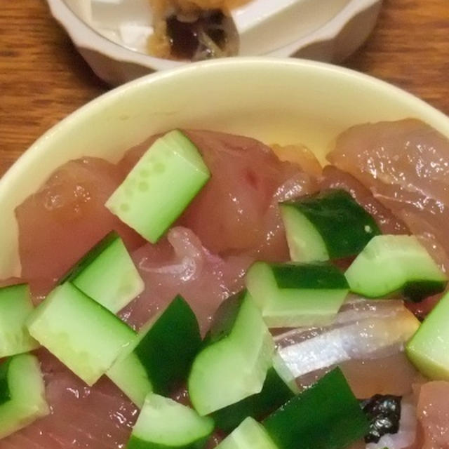 マグロ丼ときのこ冷奴