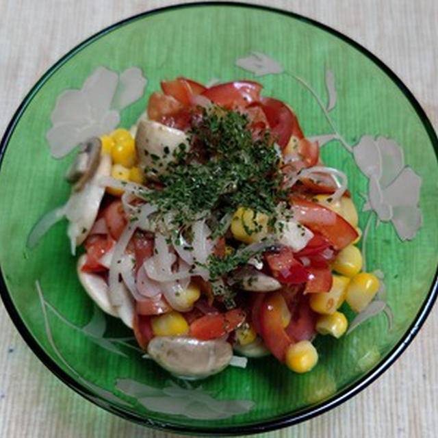 カルパスと野菜の彩りサラダ