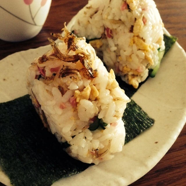 今朝の朝ごはん☆じゃこと卵の簡単お寿司おにぎり
