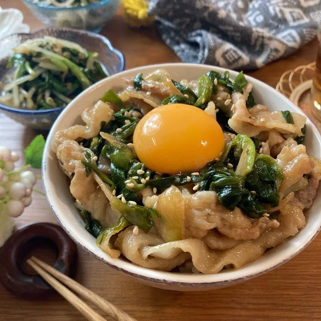 甘辛だれdeご飯が進む♡豚ニラスタミナ丼【#簡単レシピ#時短#節約#にら#お昼ご飯#豚バラ肉】