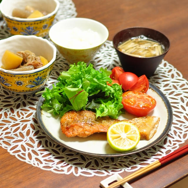 涼しい風と共にやってきた昨夜の訪問者と鮭のムニエルで晩ごはん