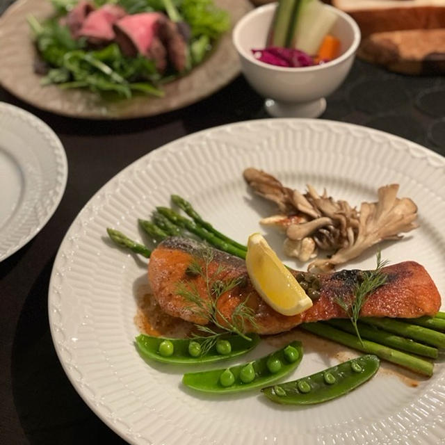 サーモンのムニエルと、湯種角食の夜ごはん