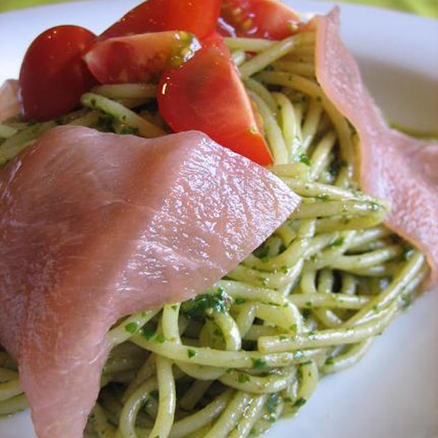 生ハムとトマトのジェノベーゼパスタ♪