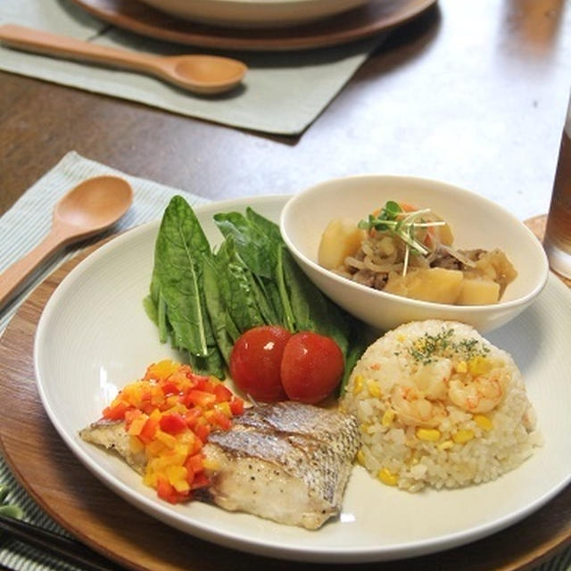 鯛のソテー と 炊飯器でエビピラフ・プレート。