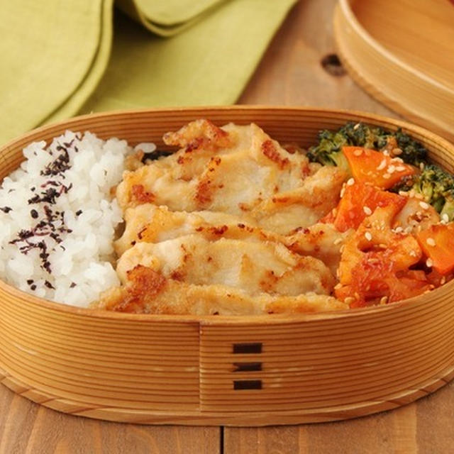 薄く切ると早い！「鶏むね肉のぺらぺら唐揚げ」「薄切り野菜のケチャップ炒め」2品弁当