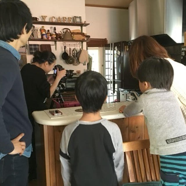 １日目は雑誌の撮影。２日目キッチンの撮影。無事に終わりひと安心です。三男が（笑）