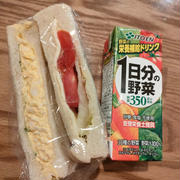 お出かけの朝のサンドイッチ。
