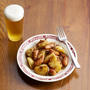 【肉つまみレシピ】ビールにベストマッチ「ジャーマンメタルポテト」