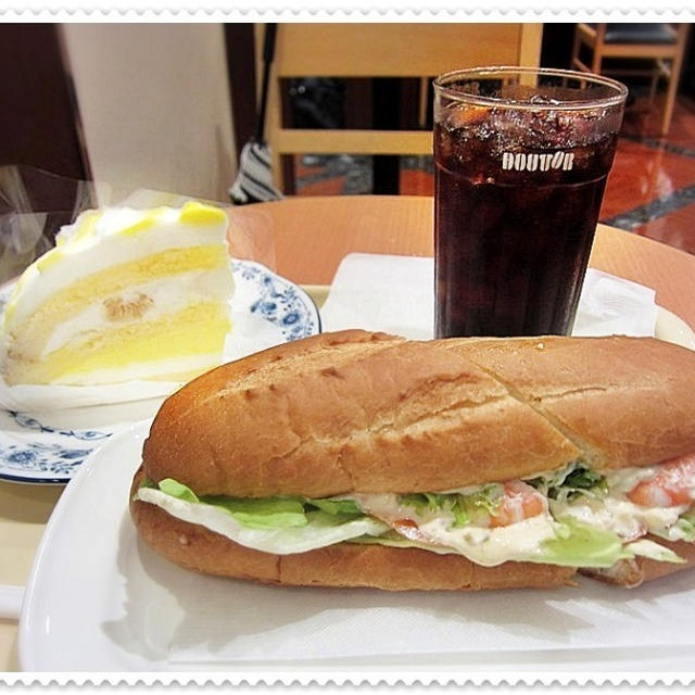 ドトール☆Gフルーツ＆レモンクリームケーキと海老とスモークサーモン～タルタルソース～ミラノサンド