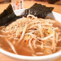 たまには。お家で〆ラーメン。もやしたっぷりしょうゆ味噌ラーメン