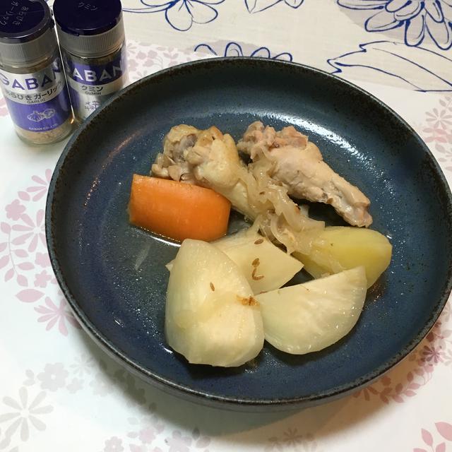 手羽元のクミン煮込みと哺乳瓶