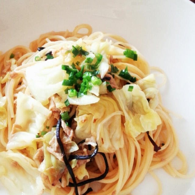 キャベツの塩昆布パスタでランチ