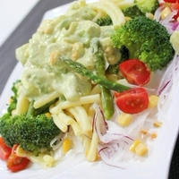 マヨネーズ×茹で卵のアボカドディップでパスタサラダ