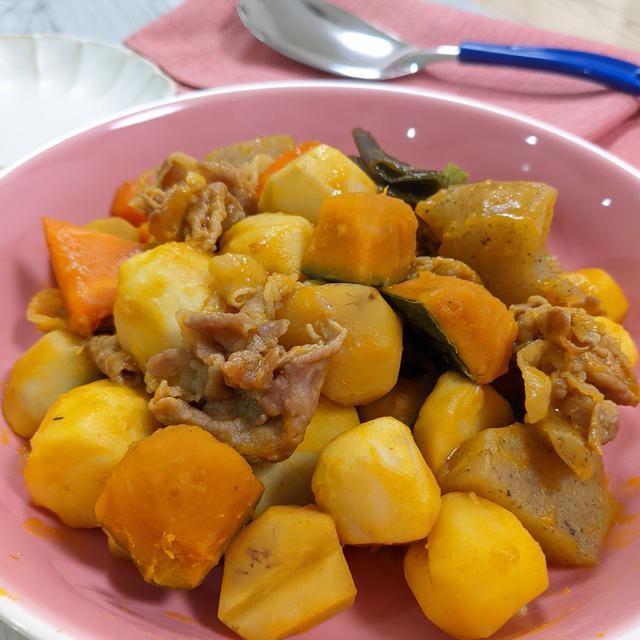 【里芋と栗とカボチャと豚肉の照り煮】秋の味覚満載で美味しいのよ。