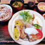 大戸屋ランチ定食（鶏の竜田揚げ、かぼちゃコロッケ）五穀米チョイス