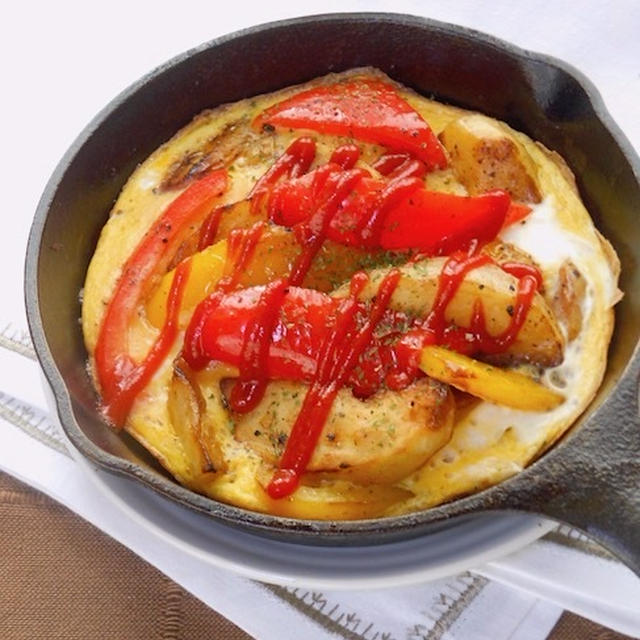 スキレットで簡単〜焼きポテトとパプリカのオープンオムレツ。