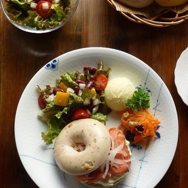 サーモンクリームチーズサンドでワンプレート♪