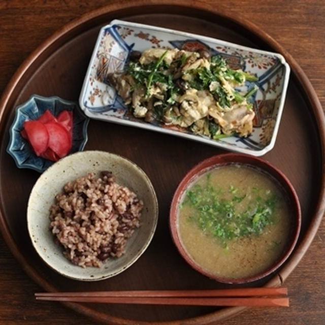 一汁一菜ごはん◆小豆の玄米ご飯、菊芋の味噌スープ、チーマディラーパのチャンプルー