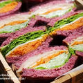 紫カンパーニュで人参サンドイッチ。