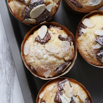 ホットケーキミックス使用♪簡単でおいしい＊チョコとバナナのマフィン＊