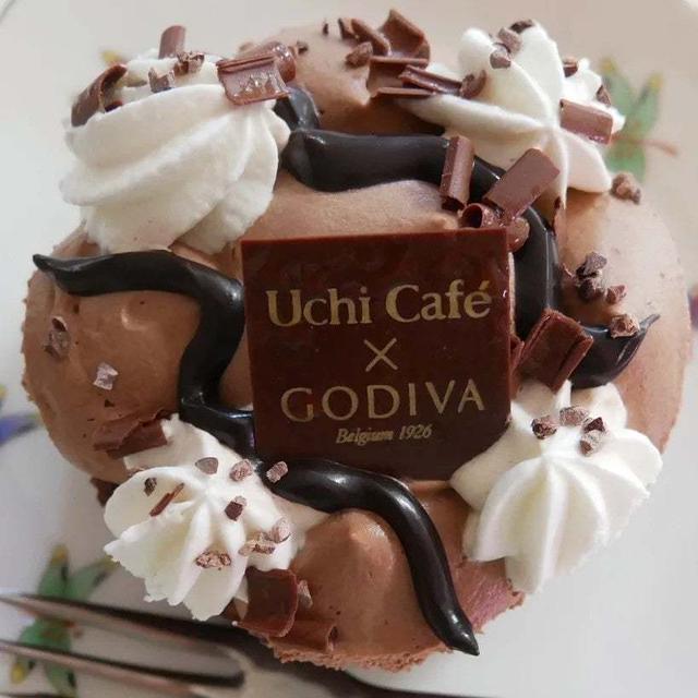 ウチカフェ✕ゴディバ、クラッシックショコラリース#コンビニのケーキのレベルが高い