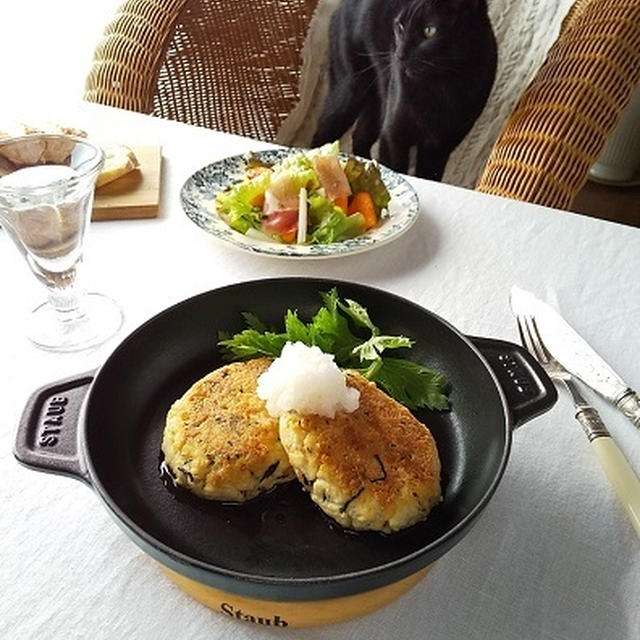 ひじき入り豆腐ハンバーグと柿と生ハムのサラダでランチ♪
