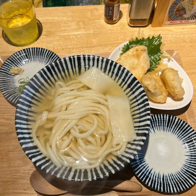 うどん屋椀白　阪神西宮　あたたかい出汁と自家製麺かけうどん　重たくないサクサク衣のとり天