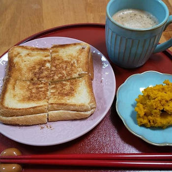 チーズトーストとかぼちゃサラダ