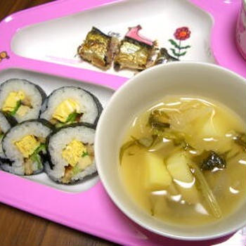 2/3の夕ごはん〜恵方巻き・いわしの丸干し・じゃがいもと水菜の味噌汁〜