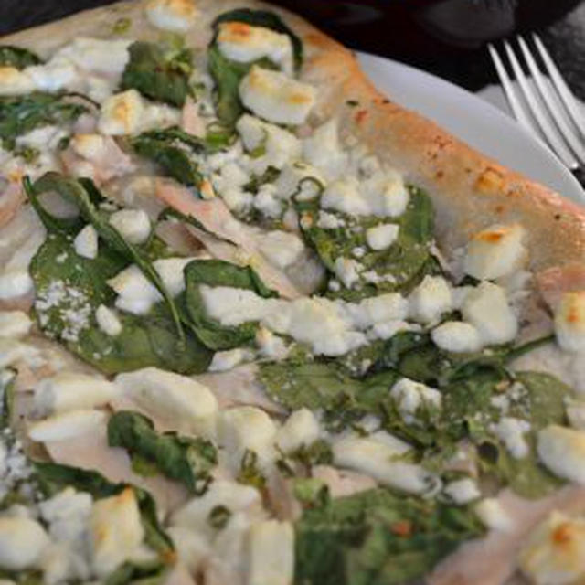フェタチーズとほうれん草のピザ　Feta and Spinach Pizza