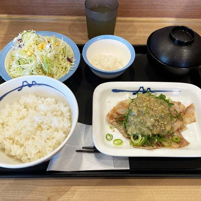 ねぎだく塩だれ豚カルビ定食・選べる小鉢は国産とろろを食べる 〜松屋〜