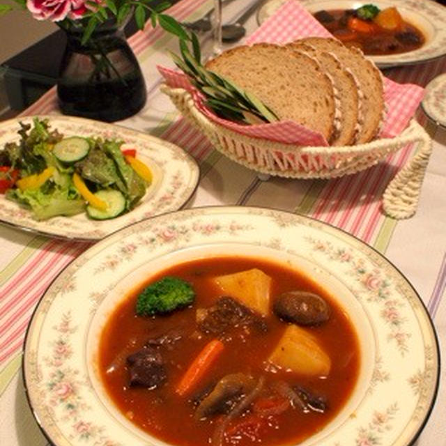 そろそろ食べたくなるビーフシチュー