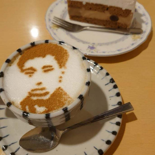 cafe＆cake MIYOSHIYA ケーキとカプチーノ