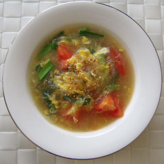 春雨とトマト、卵の中華スープ