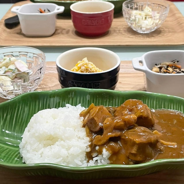 【献立】4人家族の晩ごはん/昨日の残りのチキンステーキでカレー