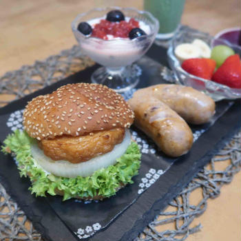 玉ねぎバーガーと【佐藤錦】でサクランボジャム作りとピエールドゥロンサール♪