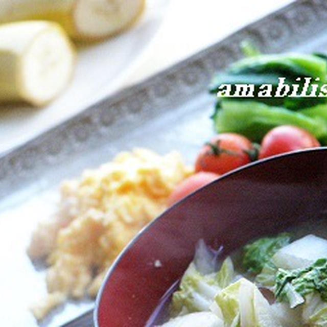 スクランブルエッグと野菜の定食