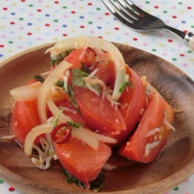 食欲そそるトマト料理!!トマトとしらすのペペロンチーノ炒め