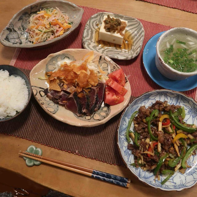 青椒肉絲と鰹の中華刺身の晩ご飯　と　ドウダンツツジの花♪