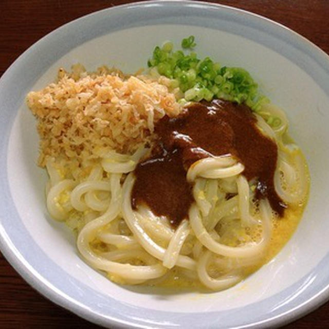 昼ごろに「カレー釜玉うどん」